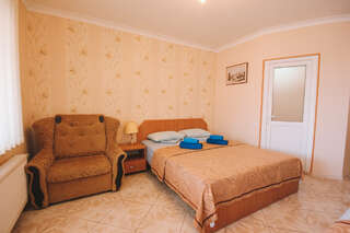 Гостевой дом Фрегат Судак 4х метный стандарт плюс-3