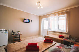 Гостевой дом Фрегат Судак Двухместный номер с 2 отдельными кроватями и балконом-2