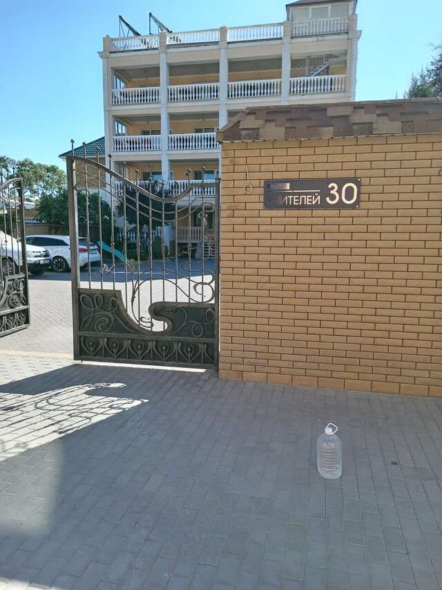 Гостевой дом Фрегат Судак-100